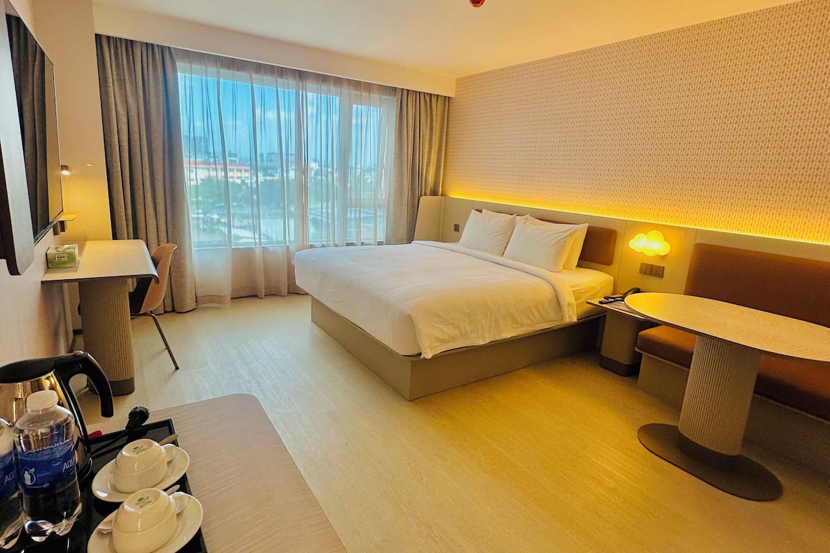Deluxe Double Room | Hypo-allergenic bedding, minibar, in-room safe, individually furnished