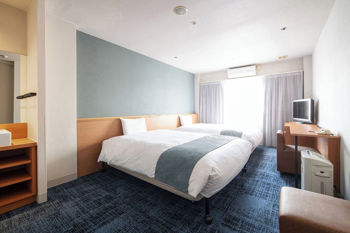 Twin Room, Non Smoking | Premium bedding, down comforters, desk, blackout drapes
