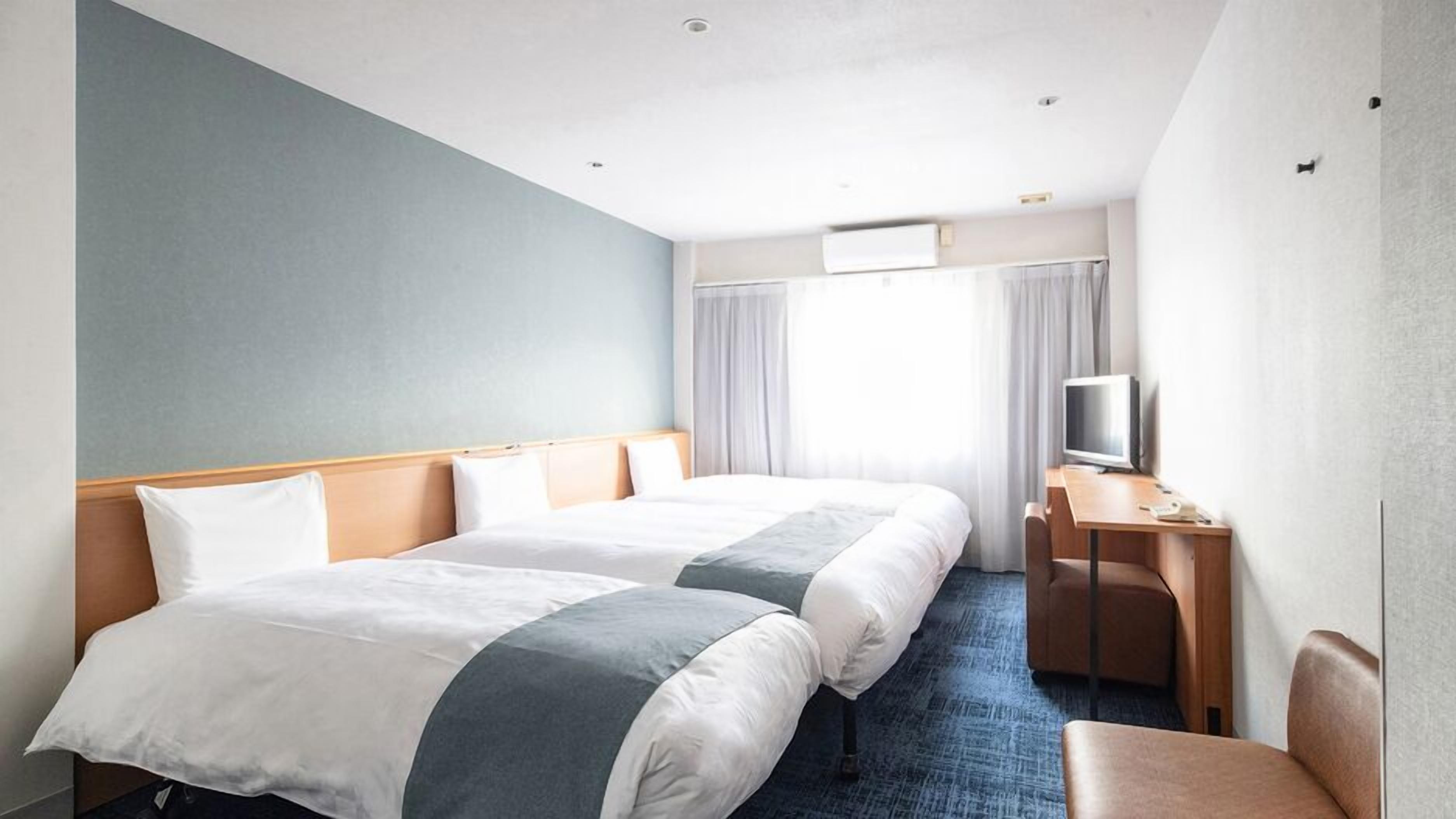 Premium bedding, down duvets, desk, blackout curtains