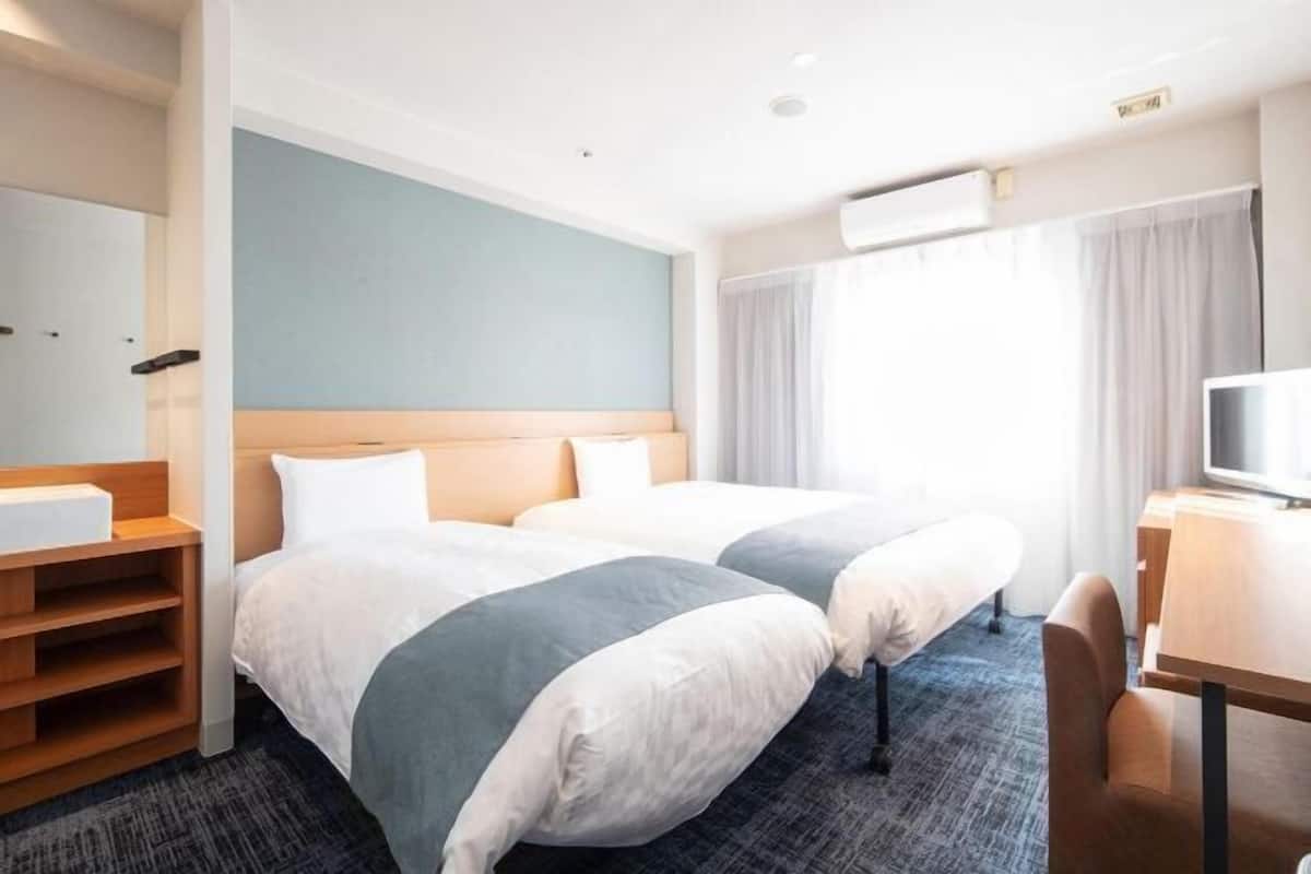 Premium bedding, down comforters, desk, blackout drapes