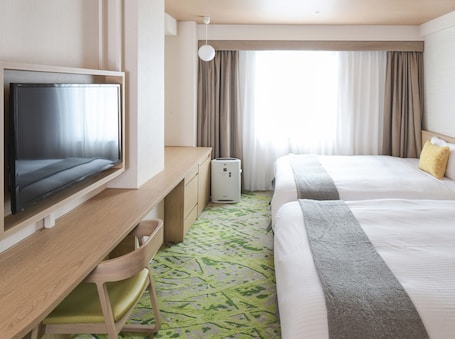 Down comforters, desk, laptop workspace, blackout drapes. Vessel Hotel Kumamoto Airport
