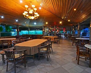 Se sirven desayunos, almuerzos y cocina indonesia (con vistas al mar)