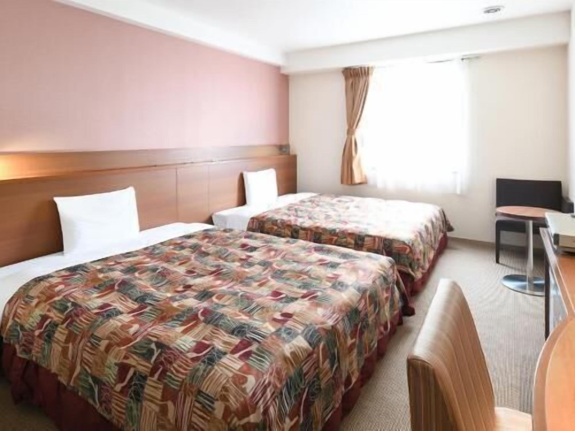 Bureau, espace de travail pour ordinateur portable, rideaux occultants