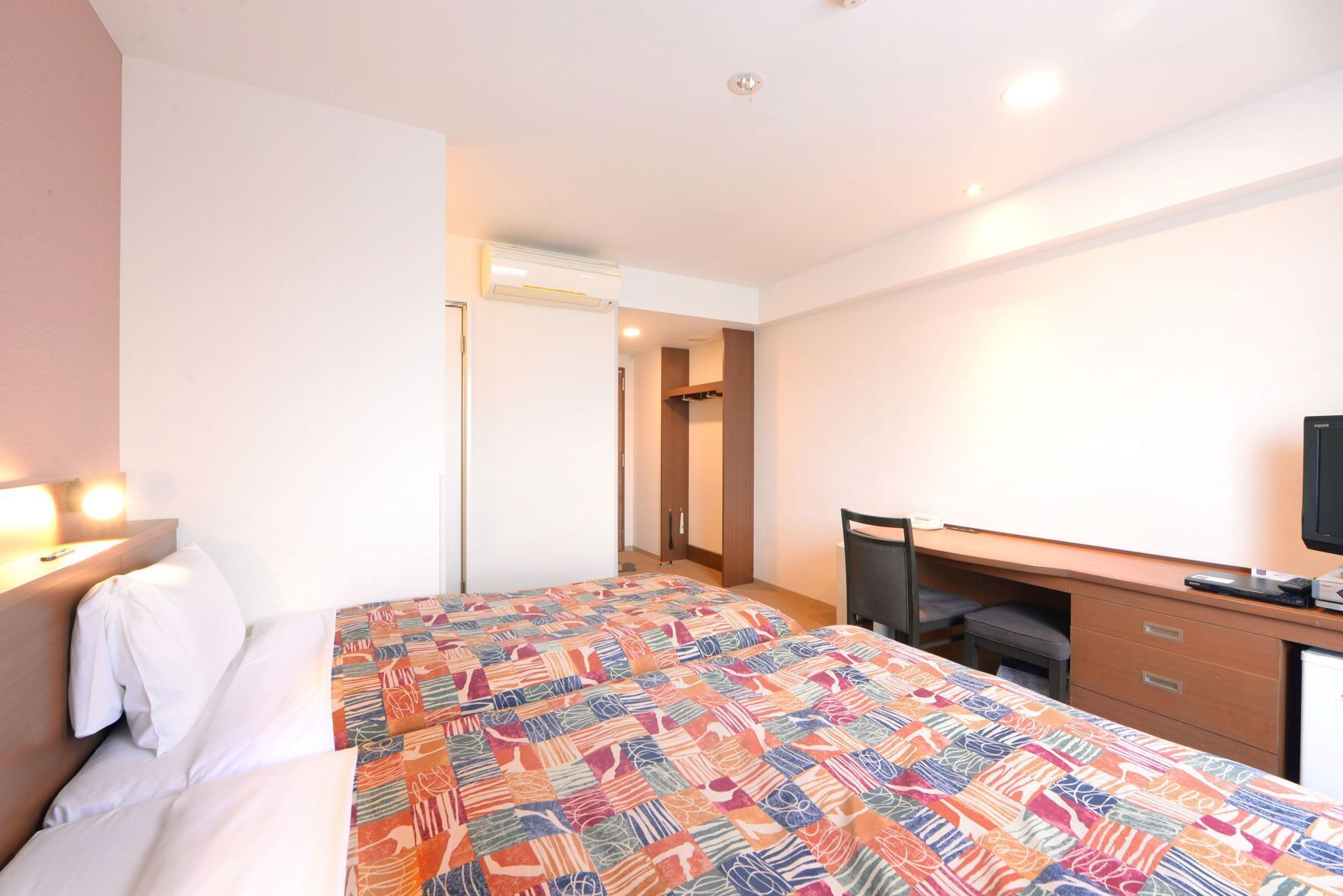 Bureau, espace de travail pour ordinateur portable, rideaux occultants