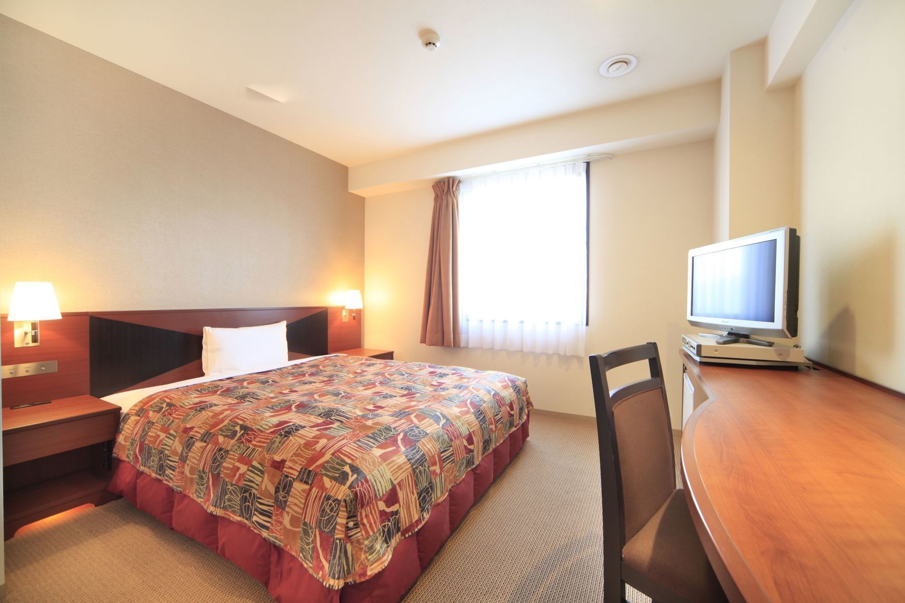 Bureau, espace de travail pour ordinateur portable, rideaux occultants