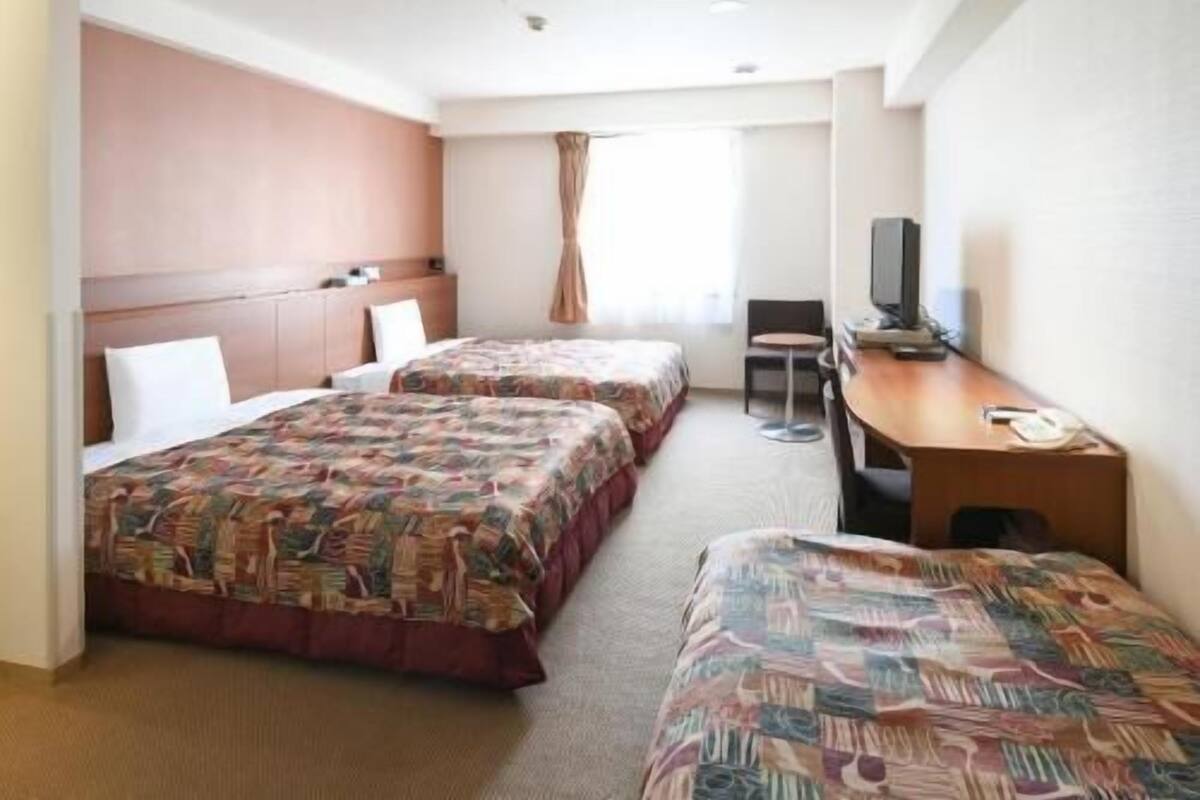 Bureau, espace de travail pour ordinateur portable, rideaux occultants