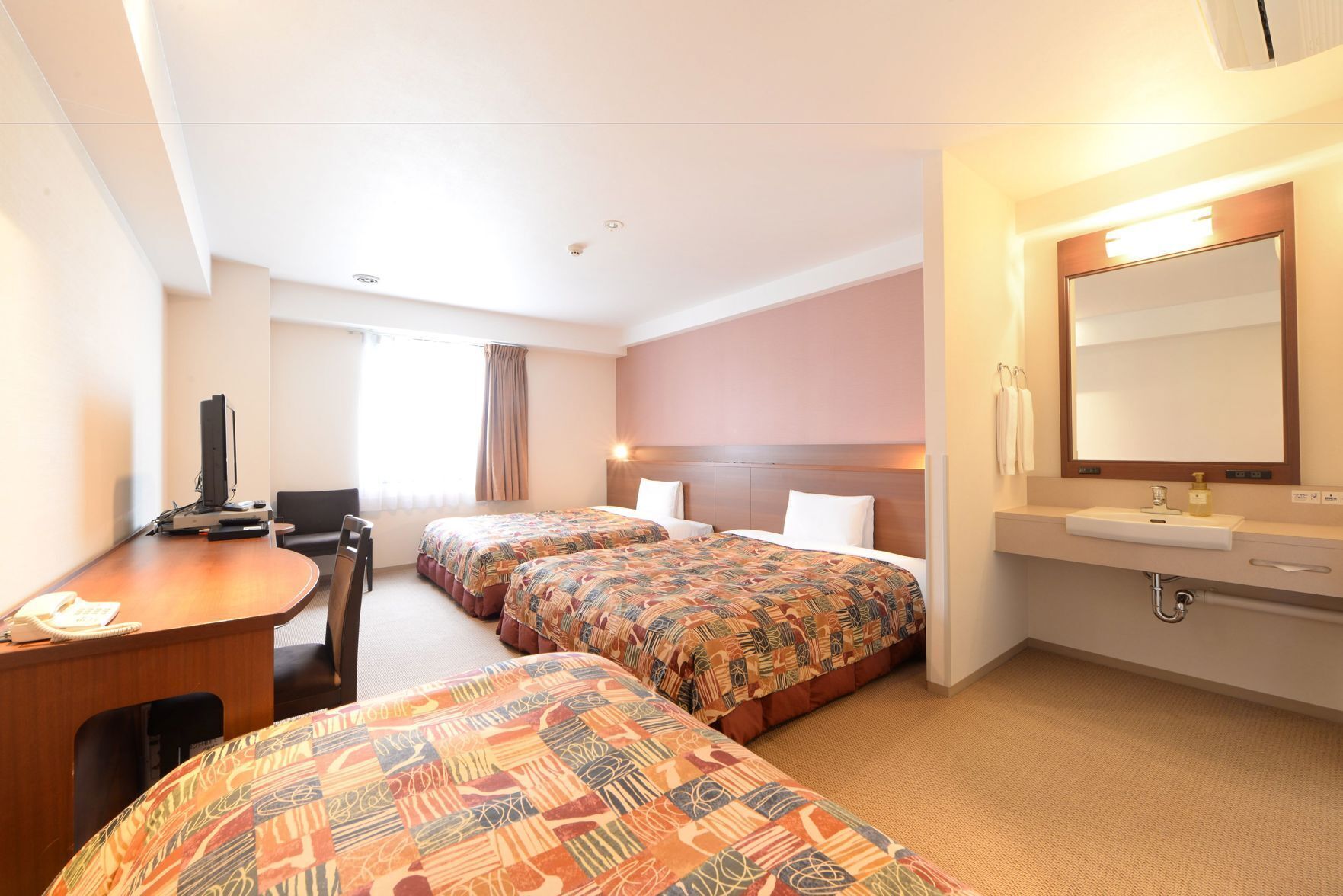 Bureau, espace de travail pour ordinateur portable, rideaux occultants