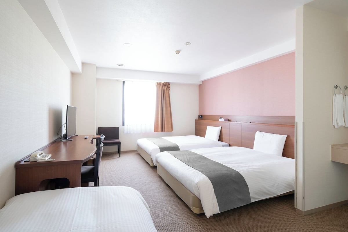 twin room with extra bed, non smoking | desk, laptop workspace, blackout curtains, iron/ironing board