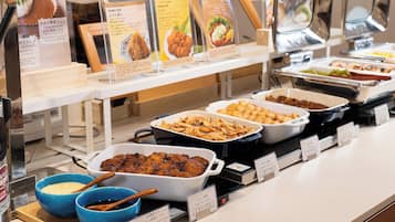 Desayuno buffet (JPY 1000 por persona)