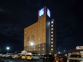 Fachada de la propiedad por la tarde o noche