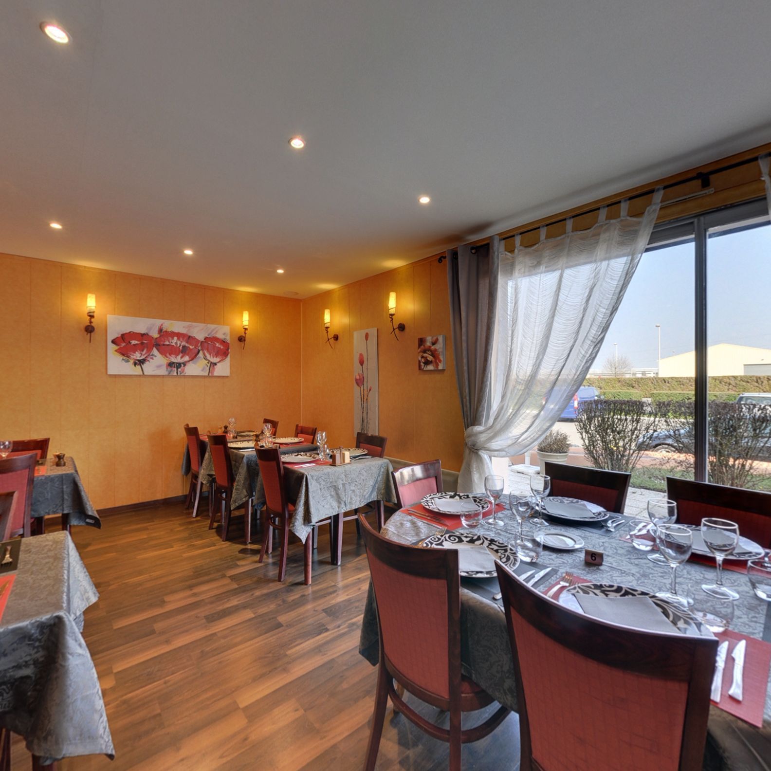 Déjeuner et dîner servis sur place, spécialités Cuisine française