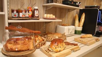 Buffet breakfast on weekends (EUR 10.50 per person)
