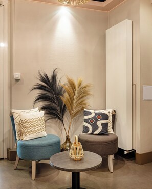 Lobby sitting area - Grand Hotel Lille (Lille)