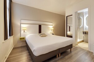 Habitación superior con 2 camas individuales | Caja fuerte, escritorio, sistema de insonorización