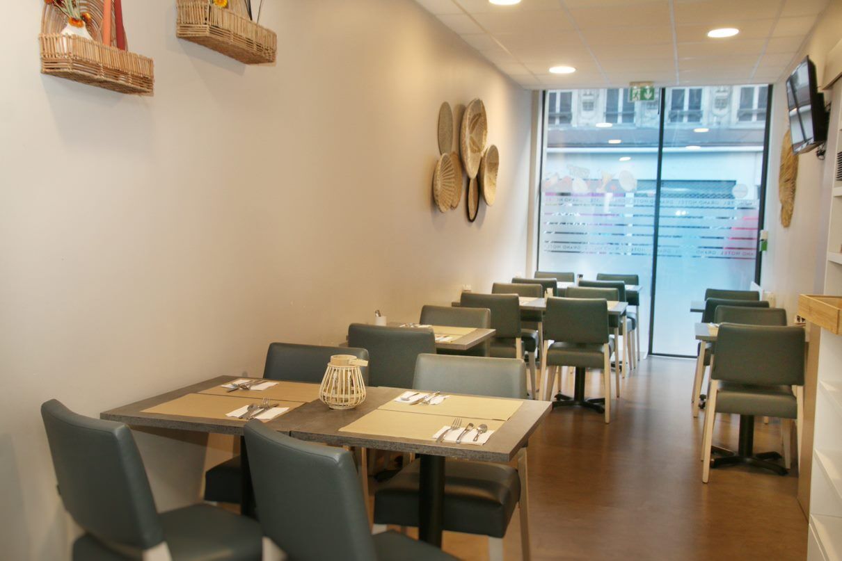 Petit déjeuner buffet servi les week-ends (10.50 EUR par personne)