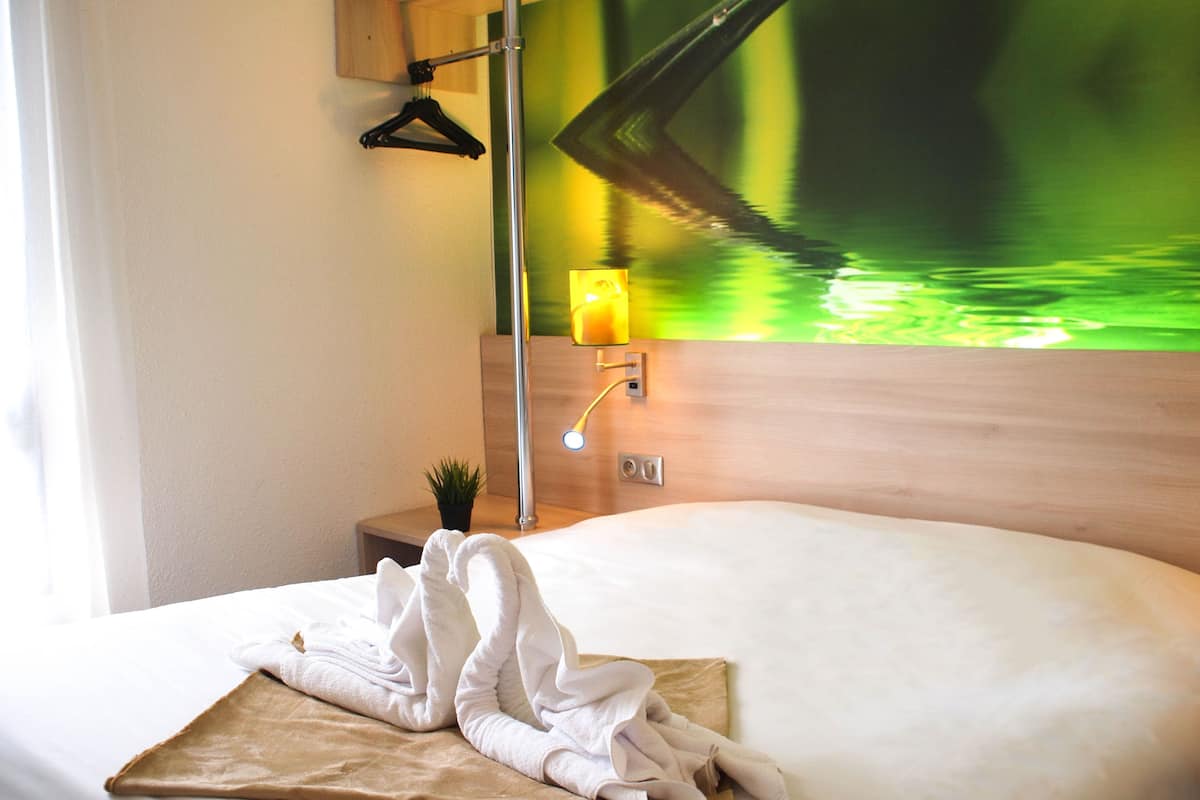 desk, soundproofing, iron/ironing board, free wifi