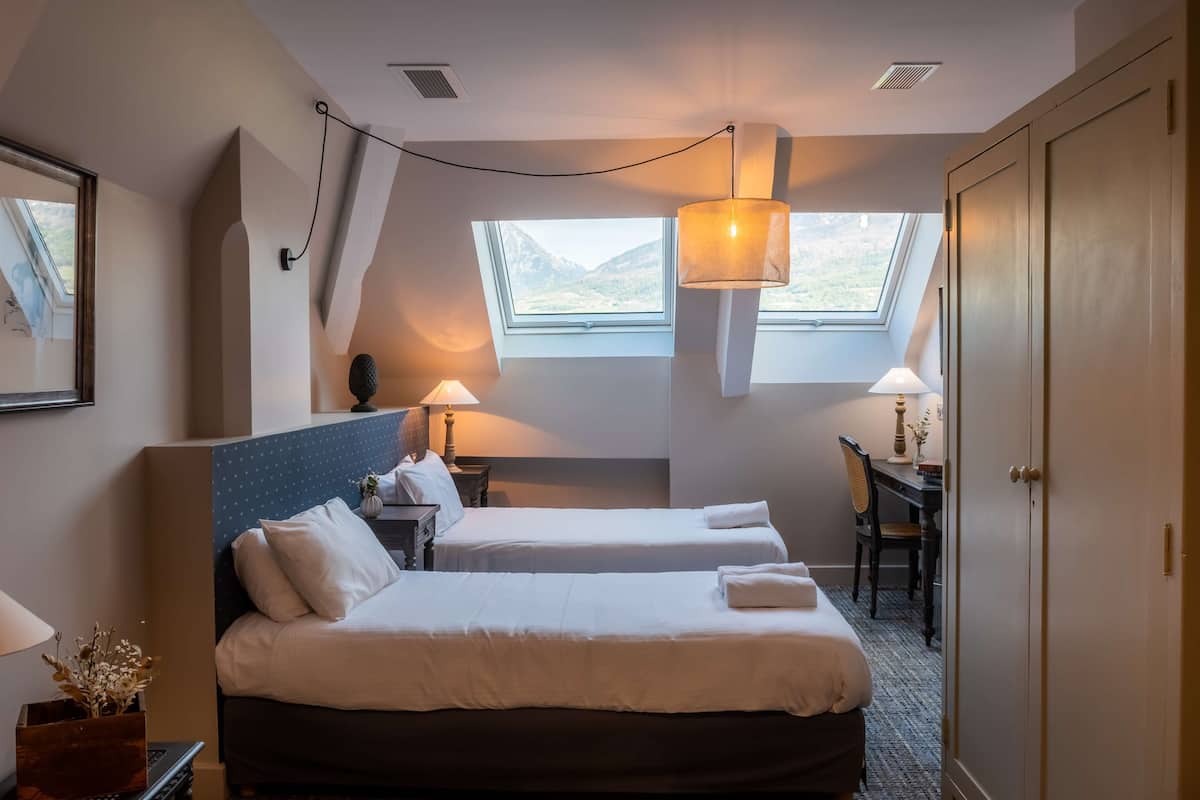 family room, multiple beds, non smoking | 1 bedroom, in-room safe, blackout curtains, soundproofing