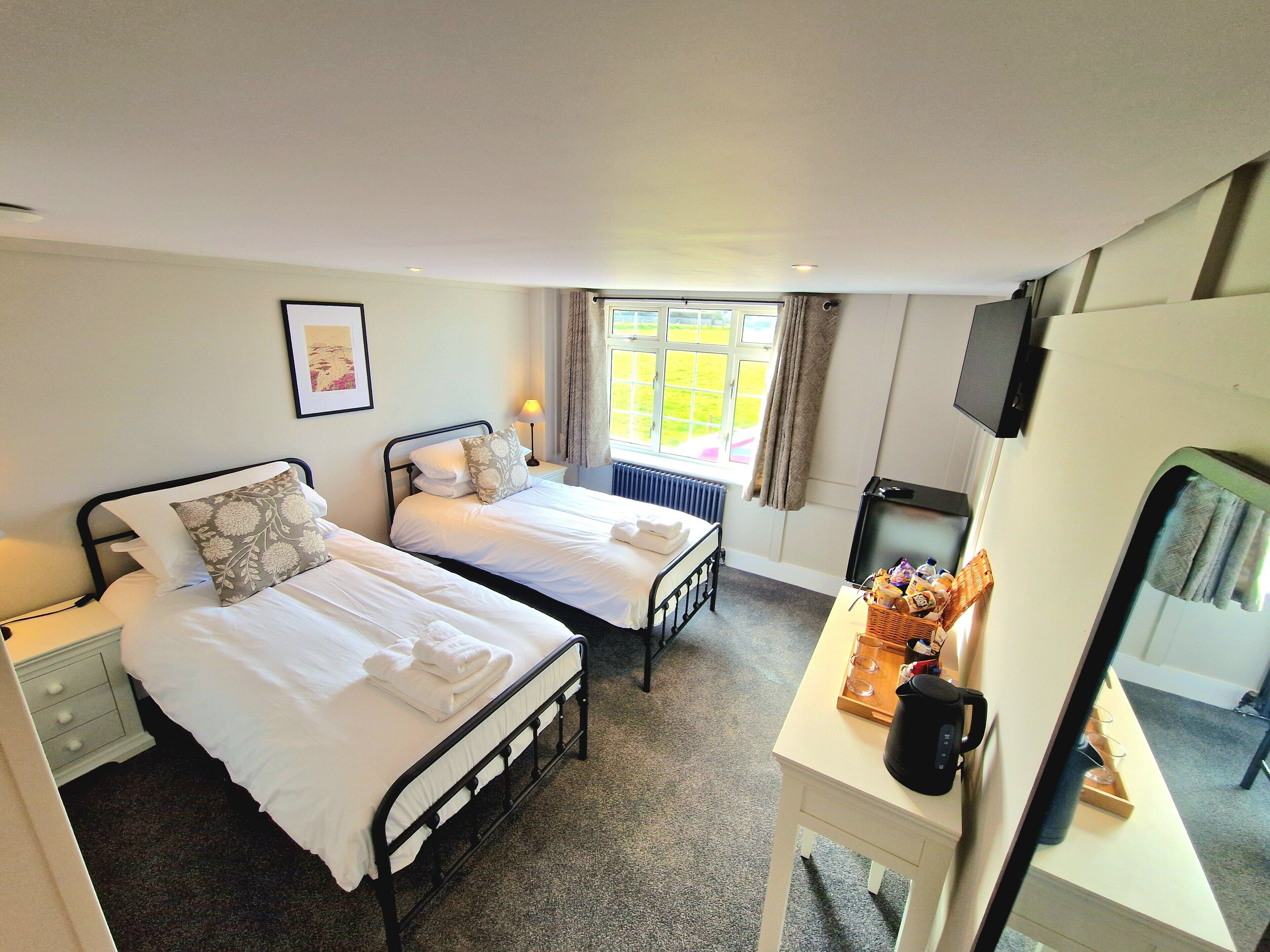 Dobbelt- eller tomannsrom – premium | Sengetøy av topp kvalitet, individuelt dekorert og individuelt innredet