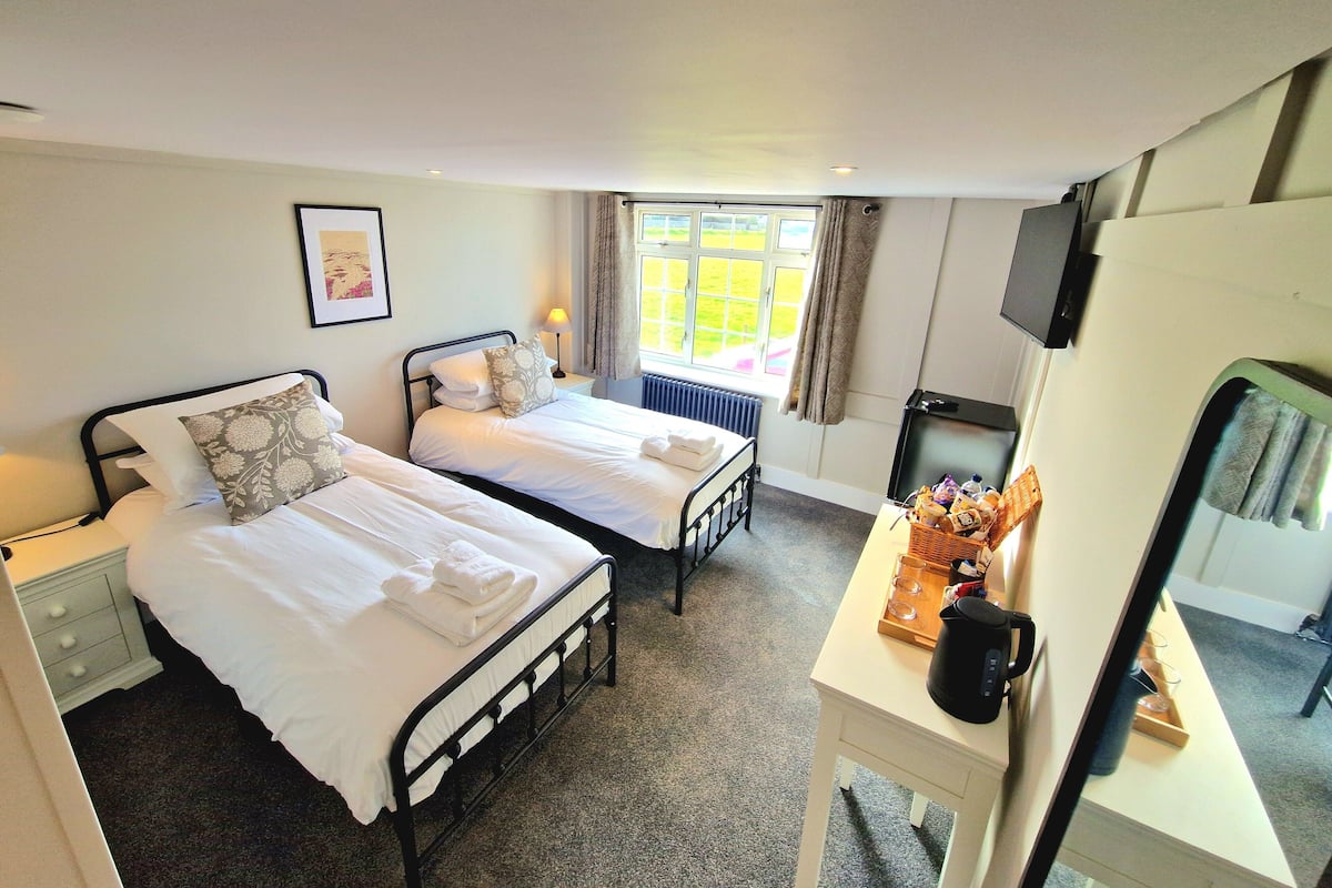 Dobbelt- eller tomannsrom – premium | Sengetøy av topp kvalitet, individuelt dekorert og individuelt innredet