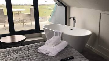 Deluxe-Doppelzimmer, 1 King-Bett, Balkon, Meerblick | Individuell dekoriert, individuell eingerichtet, kostenloses WLAN