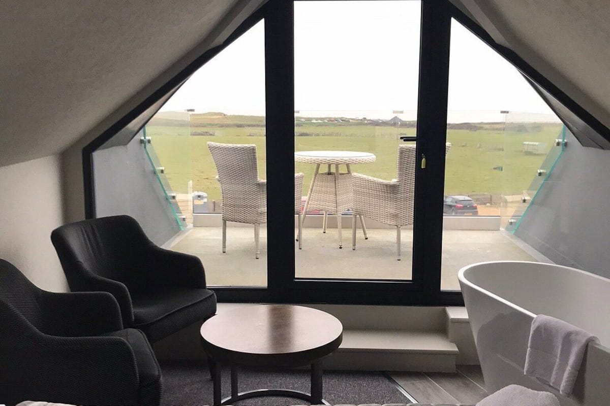 Deluxe tweepersoonskamer, 1 kingsize bed, balkon, uitzicht op zee | Individueel gedecoreerd, individueel gemeubileerd, gratis wifi