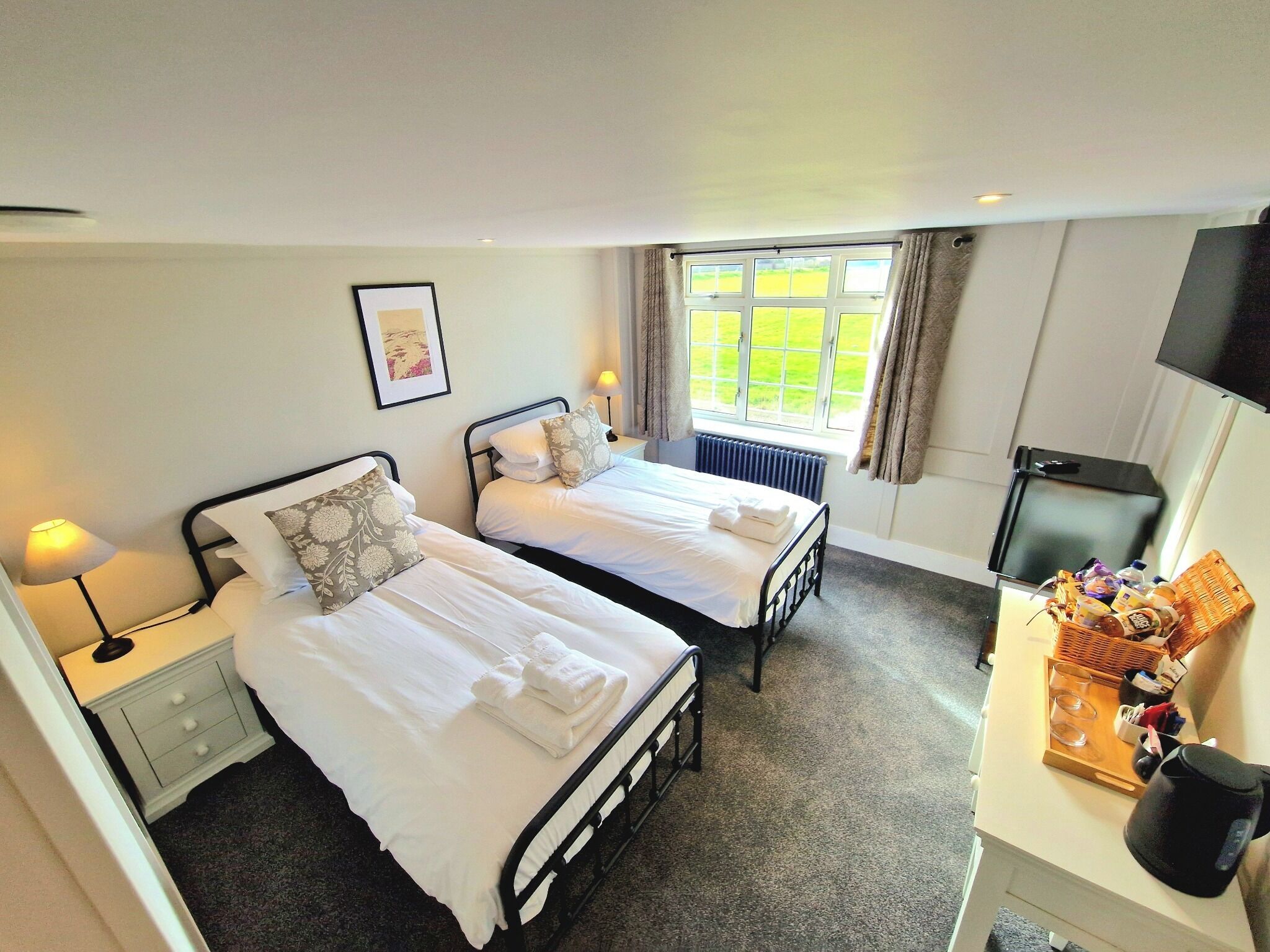 Twin Room, Mobility Accessible | Premium bedding, individually decorated, individually furnished