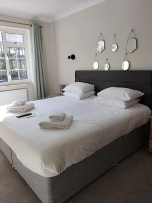 Premium bedding, individually decorated, individually furnished - Dormy House Hotel (Cromer)
