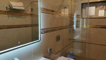 Kamar Eksekutif | Kamar mandi | Shower, perlengkapan mandi gratis, dan handuk