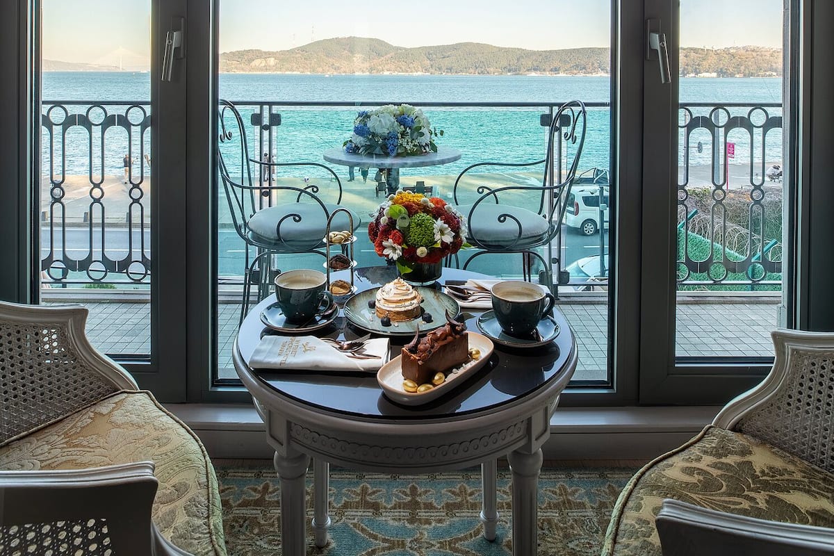 Executive Room, Sea View | 1 bedroom, Egyptian cotton sheets, down comforters, minibar