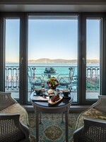 Sábanas de algodón egipcio, cubrecamas y minibar 