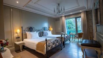 Superior kamer | Lakens van Egyptisch katoen, donsdekens, een minibar