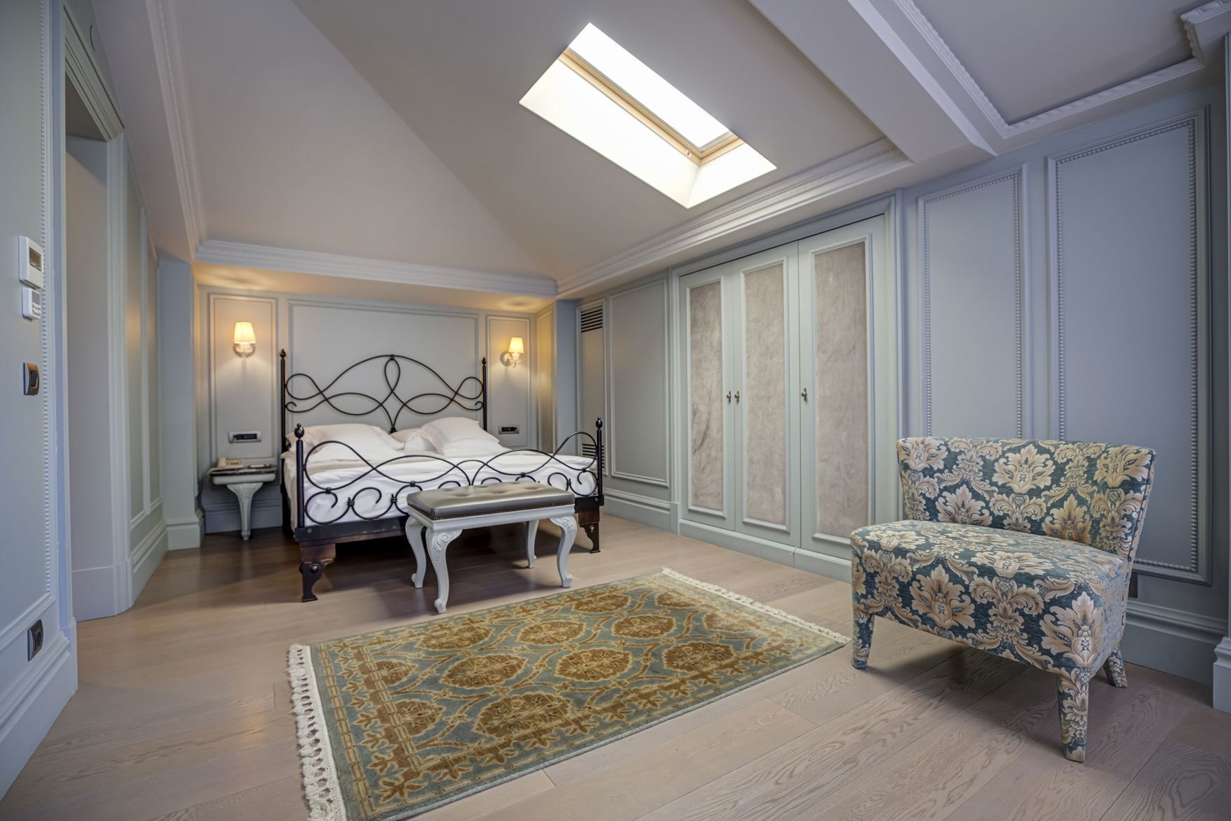 Llençols de cotó egipci, cobrellits i minibar 