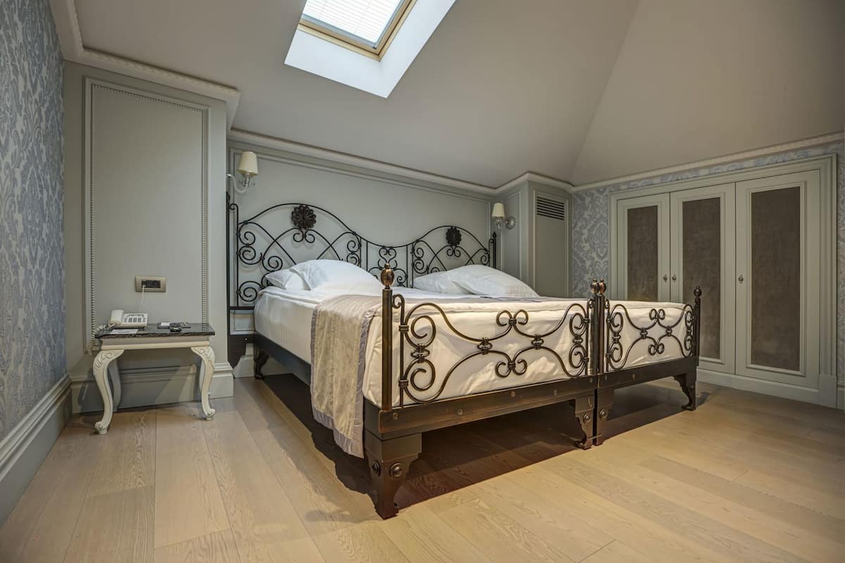 Egyptian cotton sheets, down comforters, minibar, in-room safe