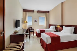 Standard Twin Room | Minibar, in-room safe, desk, laptop workspace