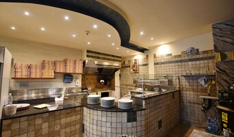 Lunch and dinner served, Italian cuisine