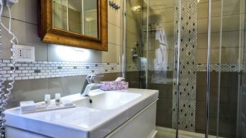Deluxe Suite | Massage in accommodation