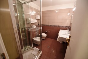 Quadruple Room | Bathroom | Hair dryer, slippers, towels - Albergo Al Castello (Pomezia)