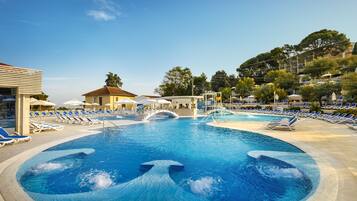 Outdoor pool, pool umbrellas, sun loungers