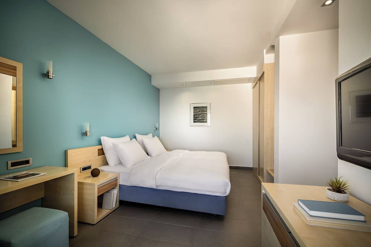 1 bedroom, in-room safe, desk, free cots/infant beds
