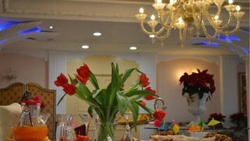 TĂ€gliches FrĂŒhstĂŒcksbuffet gegen GebĂŒhr