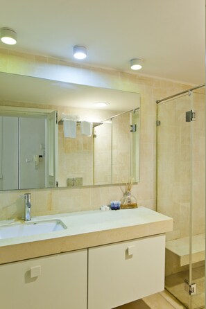 Regadera, regadera tipo lluvia, amenidades de baño gratuitas