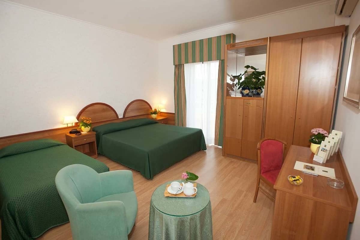 Triple Room | Minibar, in-room safe, individually decorated, individually furnished
