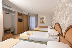 Triple Room | Minibar, in-room safe, desk, laptop workspace