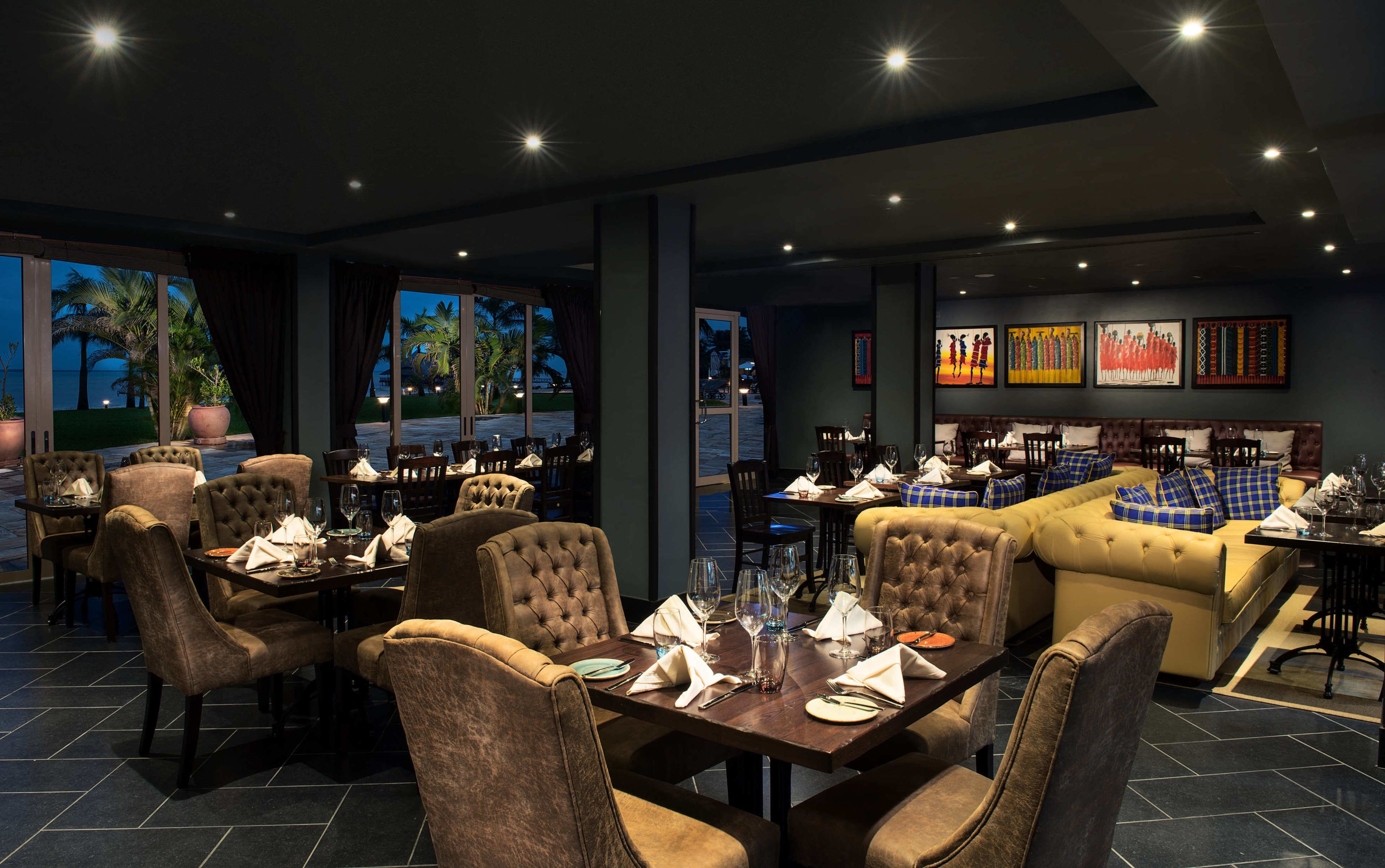 breakfast, lunch, dinner served; international cuisine