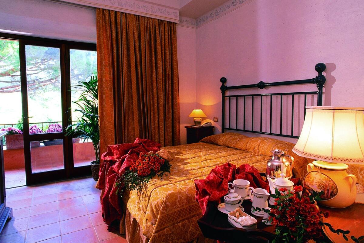 Superior Double Room | Minibar, desk, WiFi (free), bed sheets