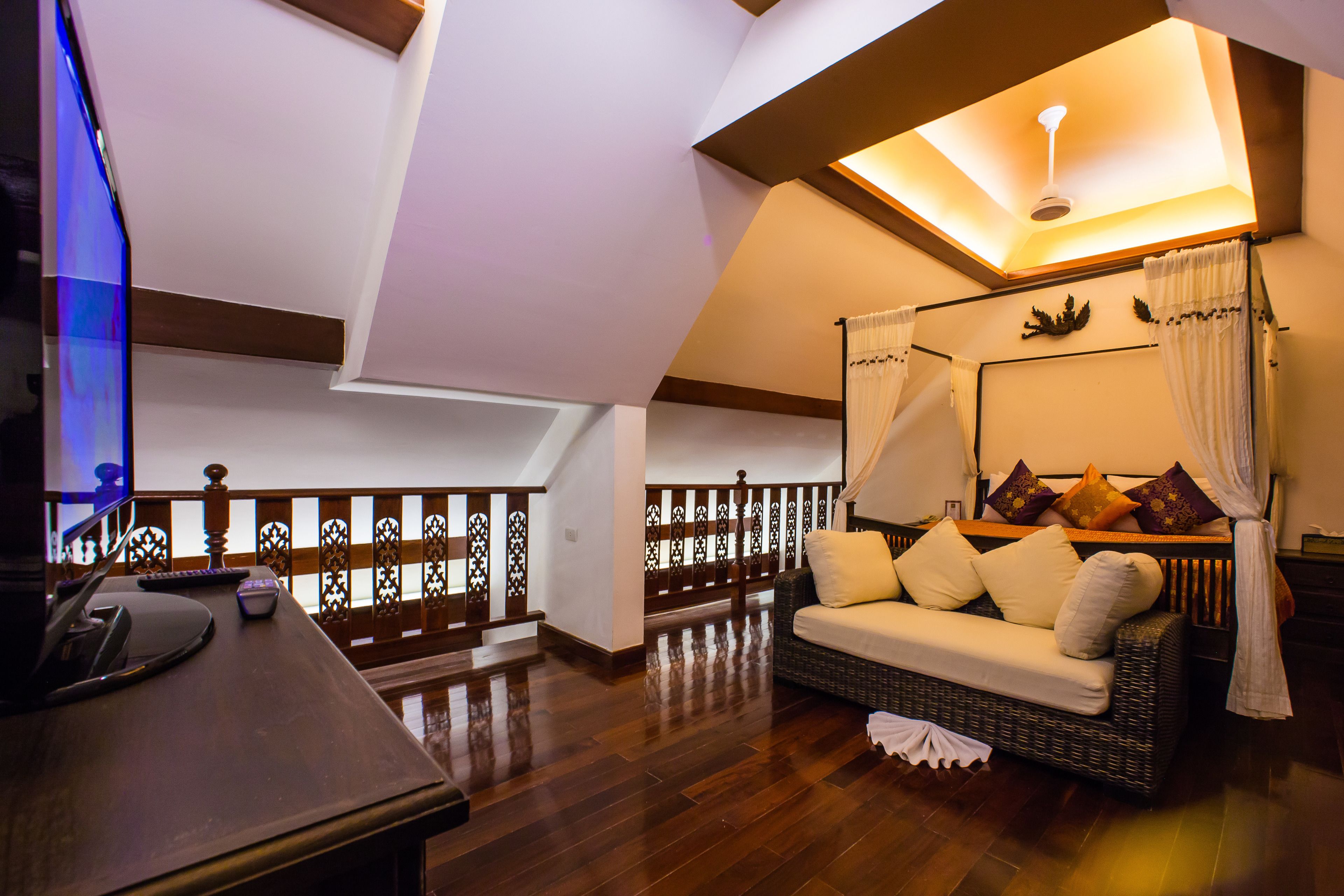 family suite | living area | 29-inch lcd tv with cable channels, tv