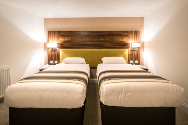 Superior Twin Room, Ensuite (Large Twin Room) | Desk, iron/ironing board, WiFi (free), bed sheets