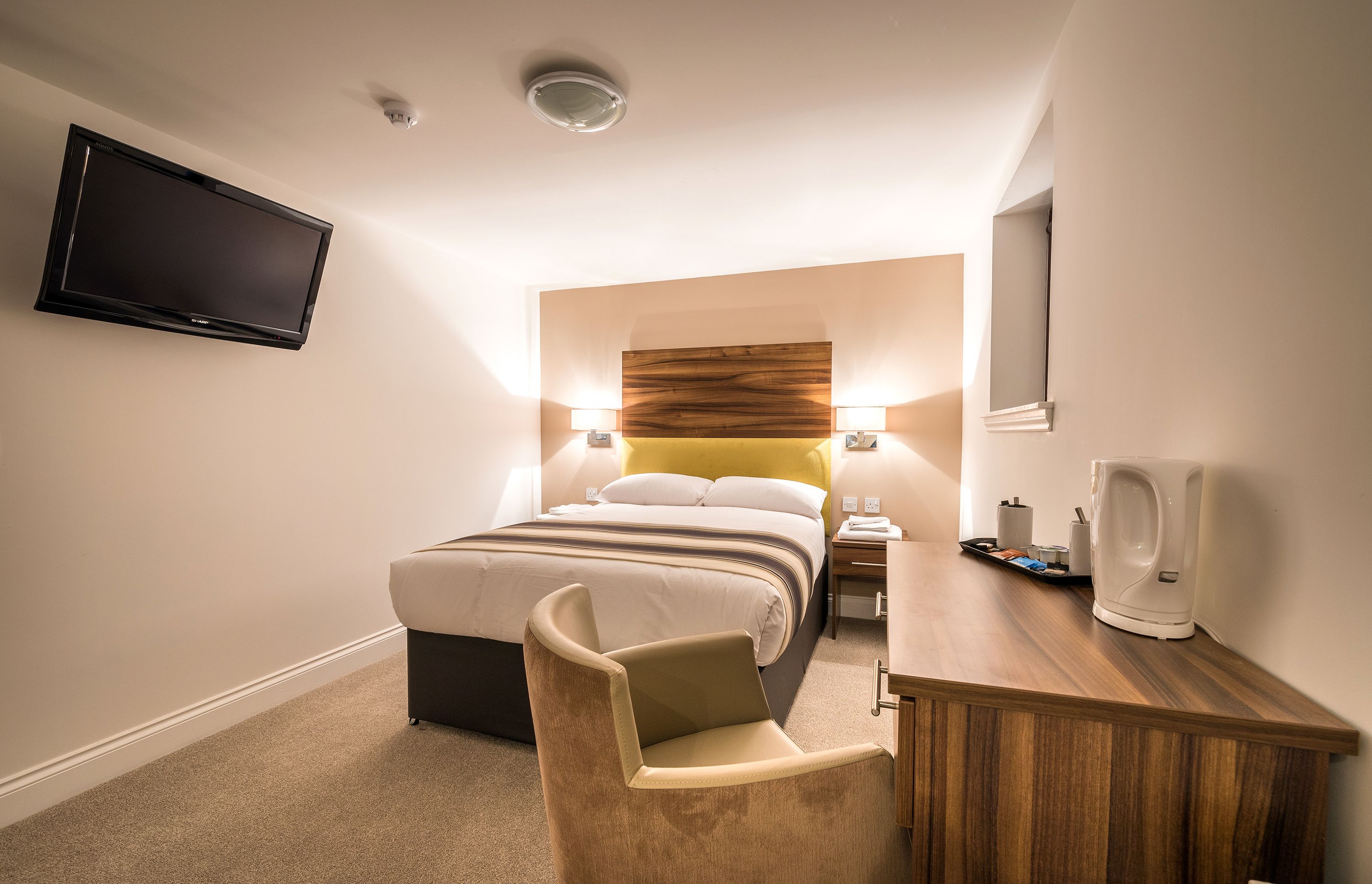 مكتب ومكواة/لوح كي وواي فاي مجانًا وملاءات أسرّة