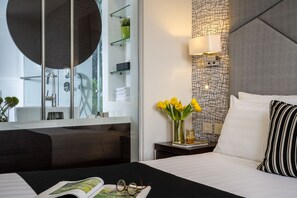 Boutique Superior | Premium bedding, minibar, in-room safe, desk - Hotel Yehuda (Jerusalem)