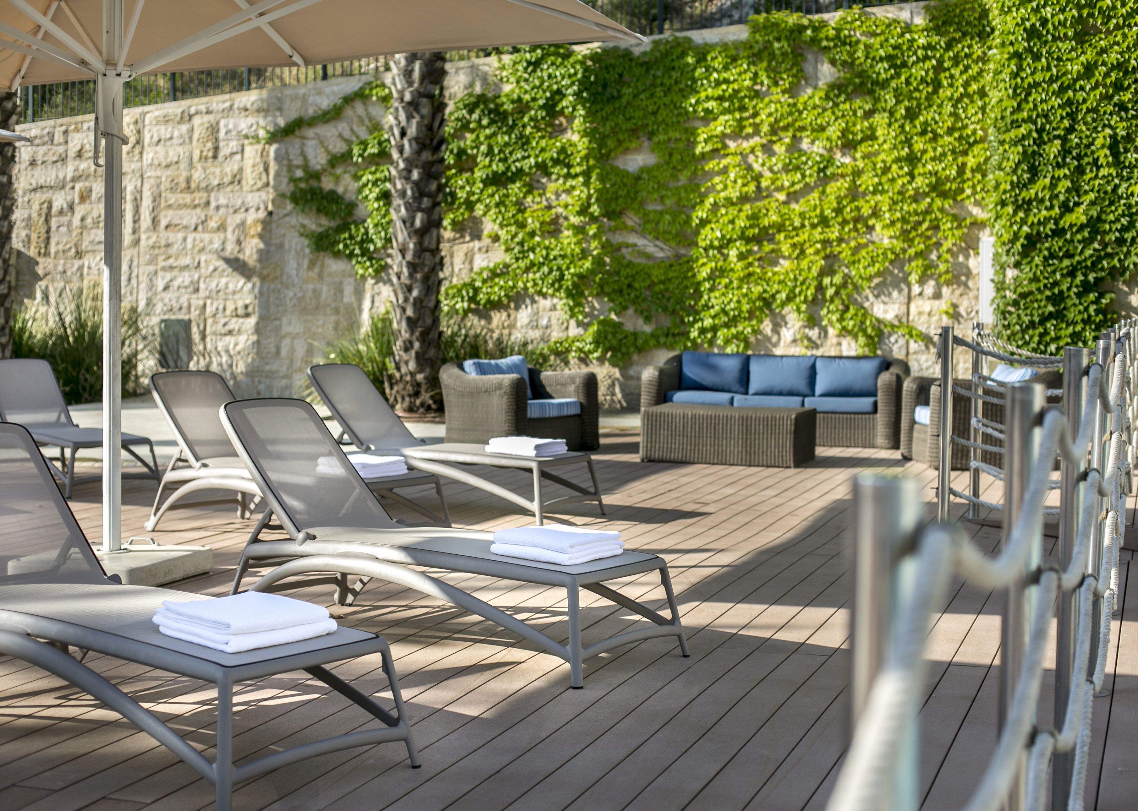 Seasonal outdoor pool, pool umbrellas, sun loungers